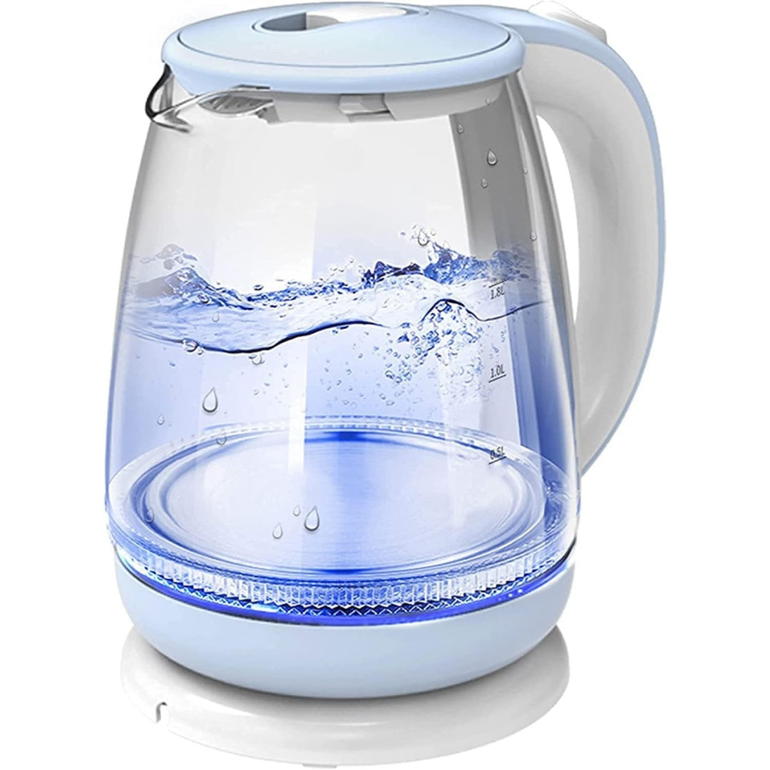 Acqua scaldata nella caraffa con manico con recipiente in vetro e di colore trasparente