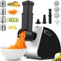 Ingredienti lavorati in un recipiente con lame con elementi in acciaio inox e di colore argento
